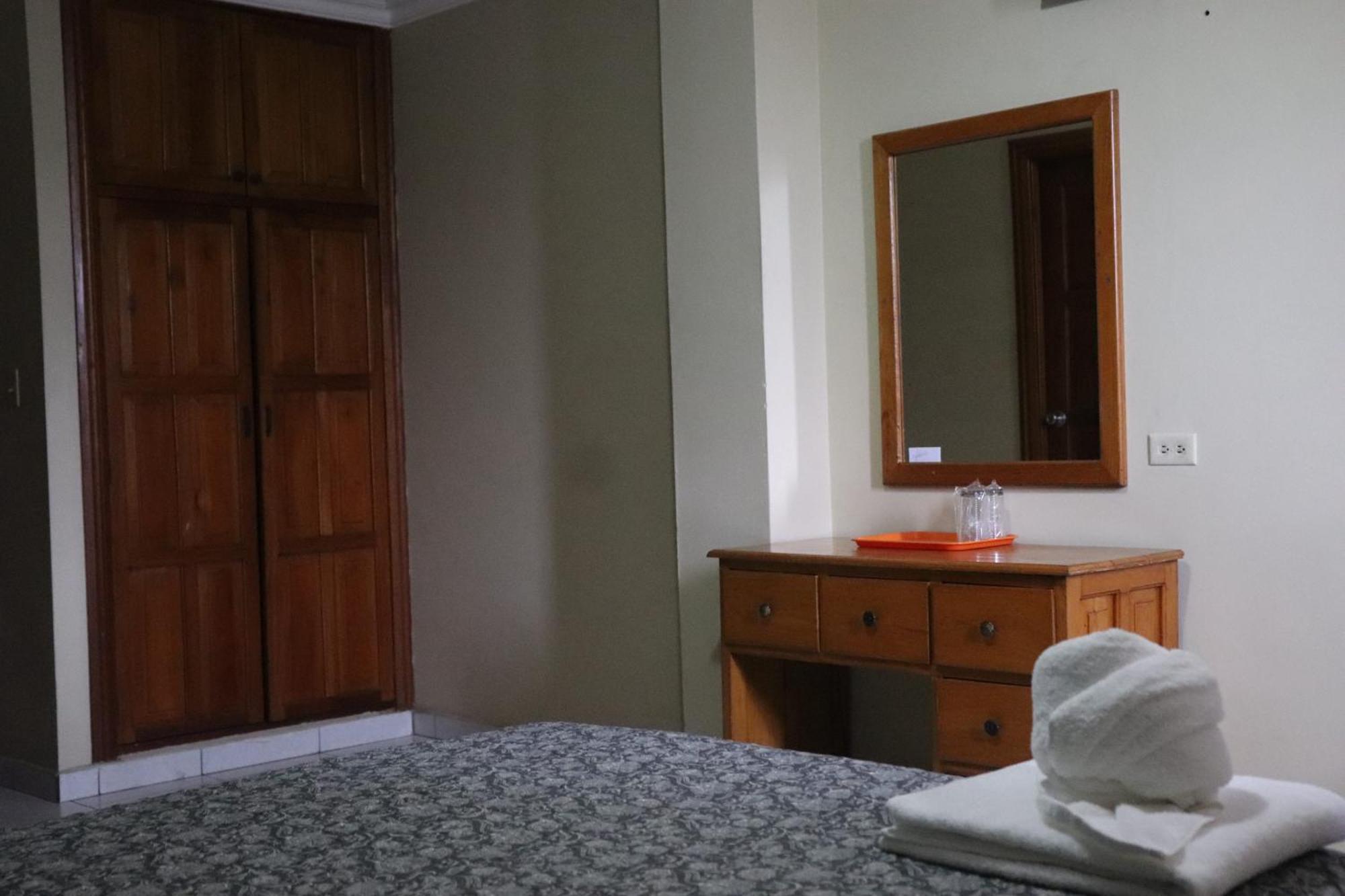 Toledo Hotel *
